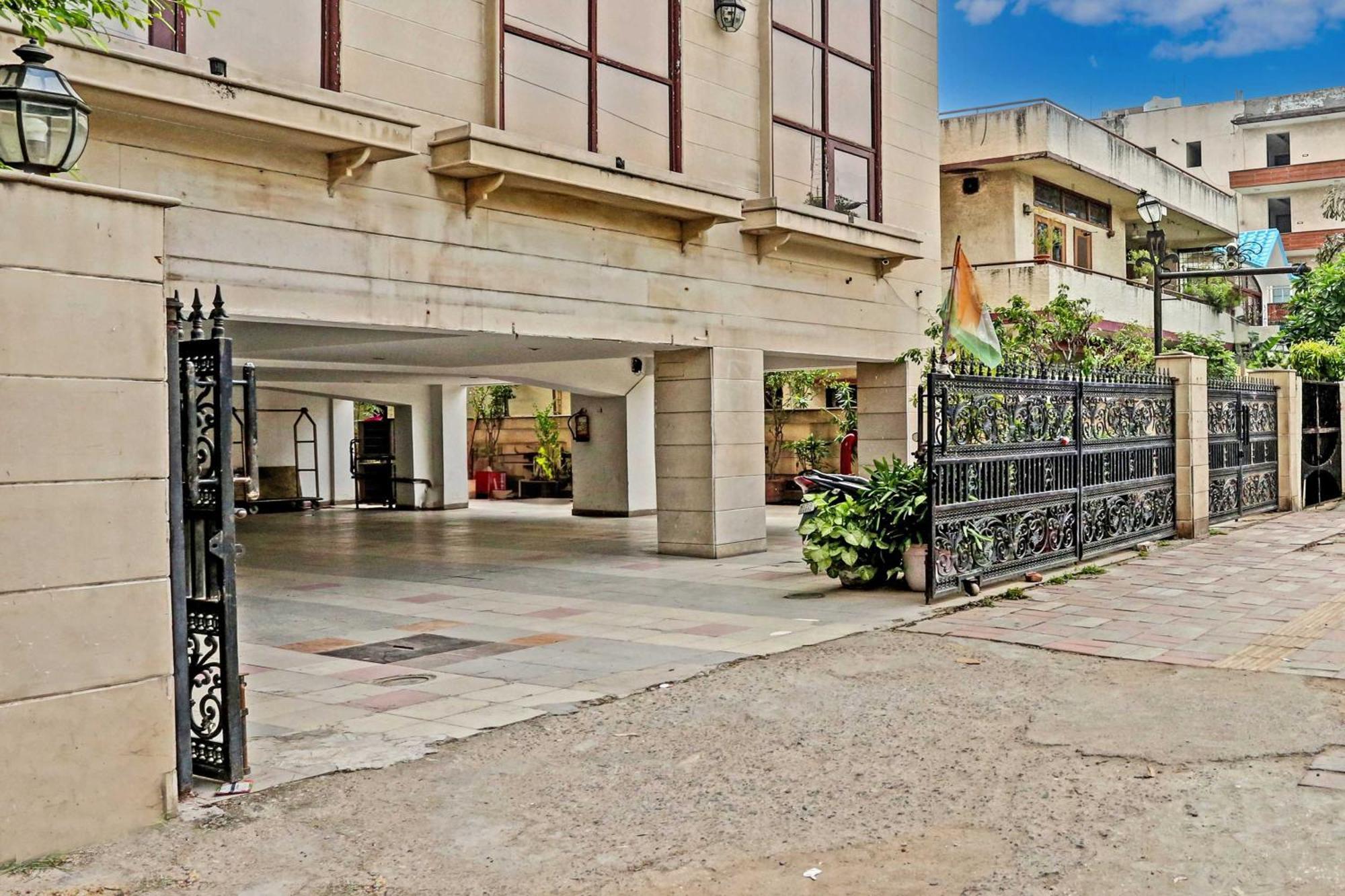 Hotel Townhouse The Royce New Friends Colony New Delhi